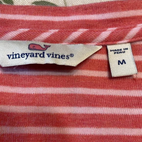 🌺 Vineyard Vines top 🌺 - Picture 5 of 6